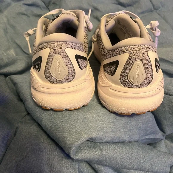 Brooks Athletic Shoes in Gray and White - Picture 5 of 7